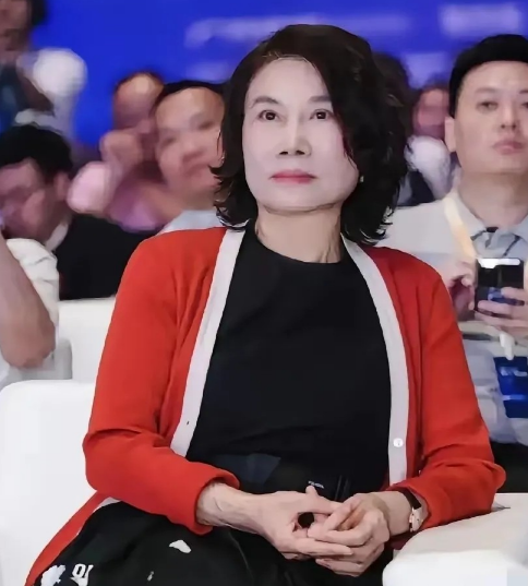 海星体育APP-脸都不要了！格力新空调的箱子正面直接印着“全铜管”这几个字