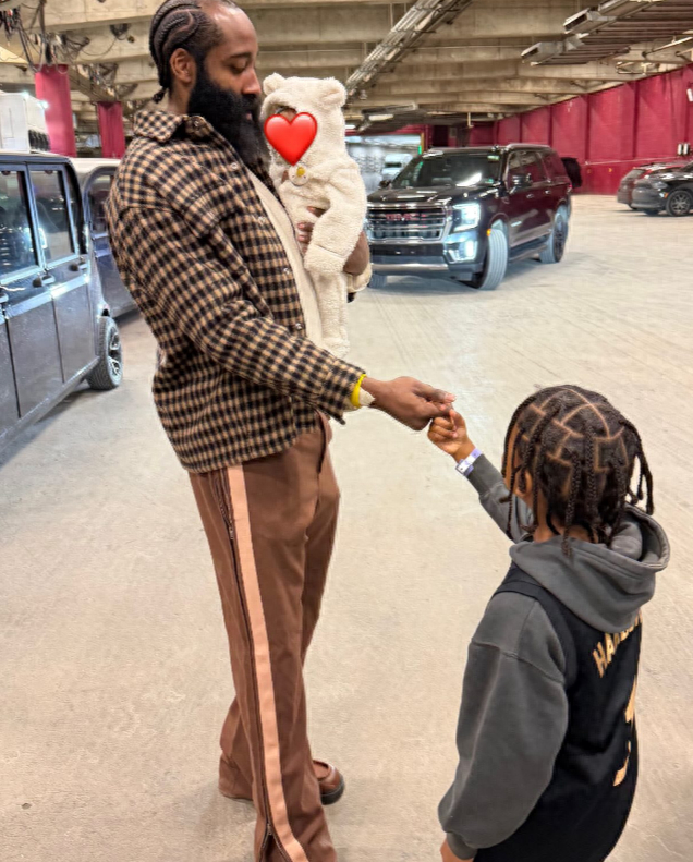 海星直播-哈登和女友近照，二婚女友为他生娃，身材火辣，36岁再冲大合同|詹姆斯·哈登|骑士|洛杉矶快船队|女儿|快船队_新浪体育_新浪新闻